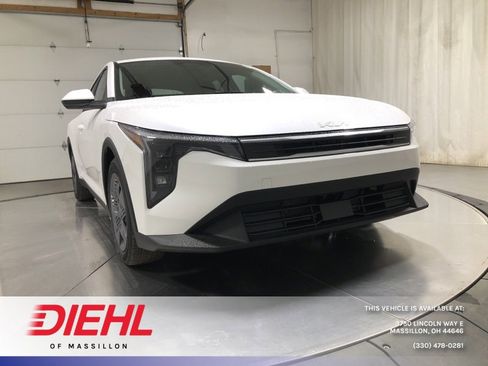 New 2025 Kia K4 LX image 1