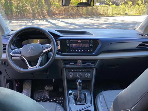 Used 2022 Volkswagen Taos SE w/ Panoramic Sunroof Package image 41