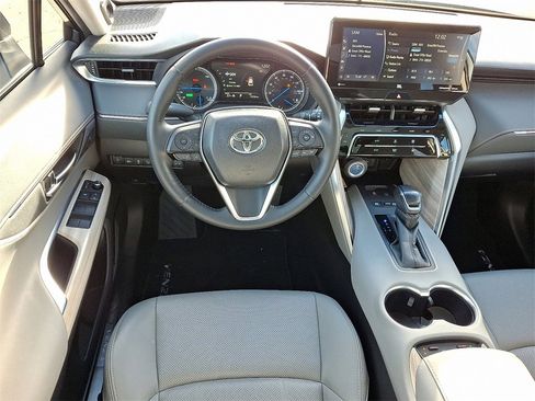 Used 2021 Toyota Venza Limited w/ Carpet Mat Package (TMS) image 12