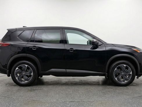 Used 2025 Nissan Rogue SV FWD image 11