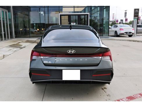 Certified 2025 Hyundai Elantra Sport FWD image 8