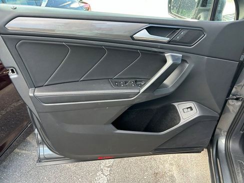 Used 2024 Volkswagen Tiguan SE FWD image 17