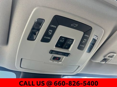 Used 2026 Toyota Sienna XLE FWD image 22