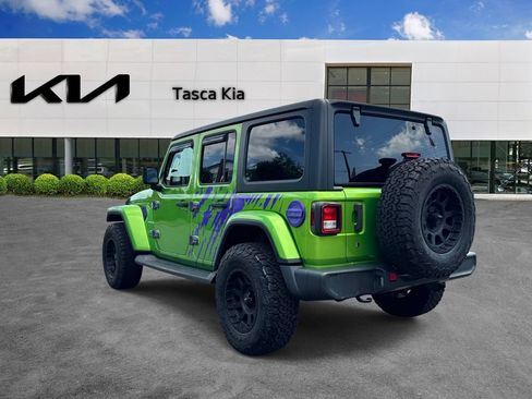 Used 2018 Jeep Wrangler Unlimited Sahara AWD/4WD image 7