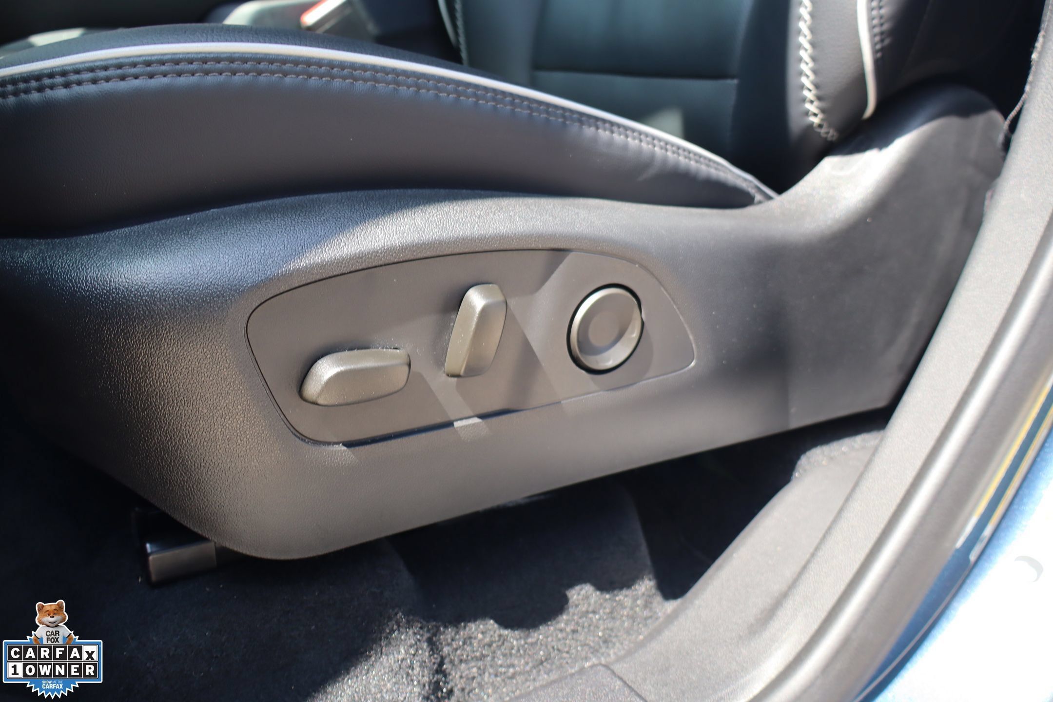Used 2025 GMC Acadia Denali w/ LPO, Floor Liner Package FWD image 15