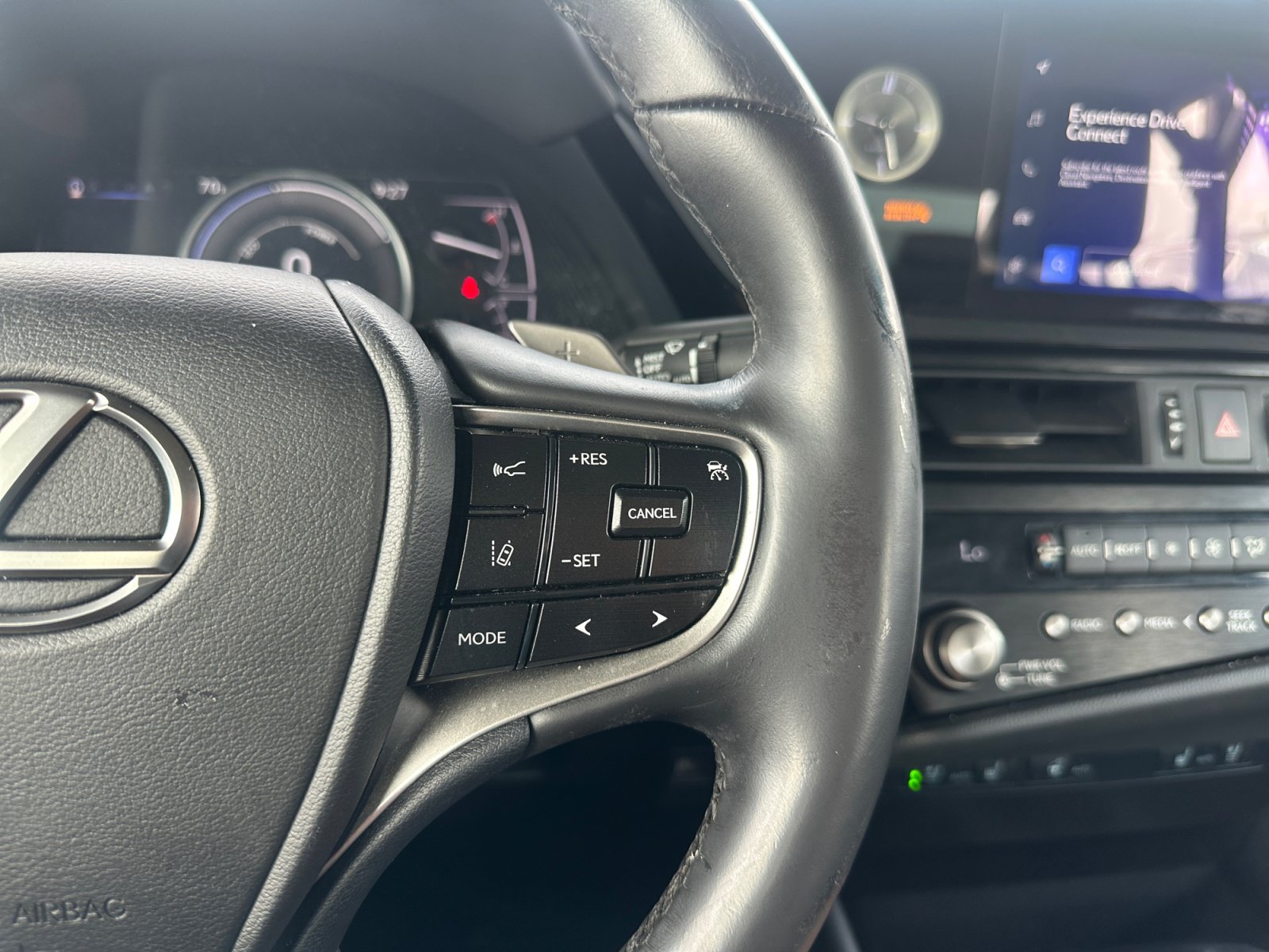 Used 2024 Lexus ES 300h w/ Premium Package FWD image 21