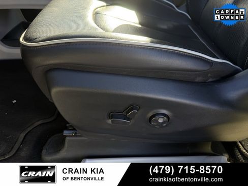 Used 2023 Chrysler Pacifica Limited image 12