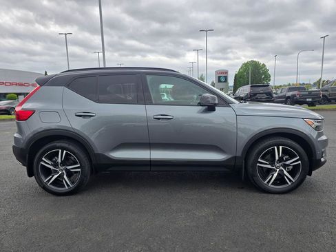 Used 2019 Volvo XC40 T5 R-Design AWD/4WD image 7
