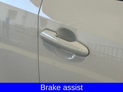 Used 2025 Toyota RAV4 XLE image 17