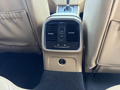 Used 2018 Porsche Macan Sport Edition AWD/4WD image 15