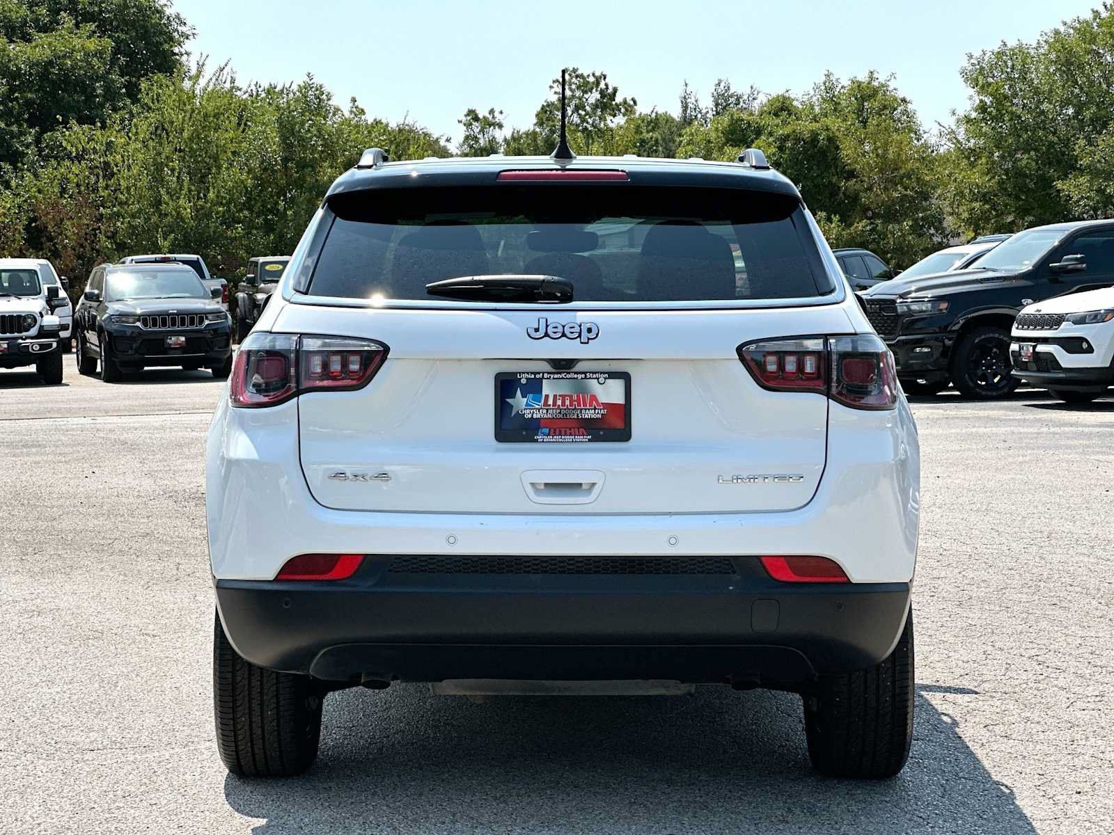 Used 2026 Jeep Compass Limited AWD/4WD image 14