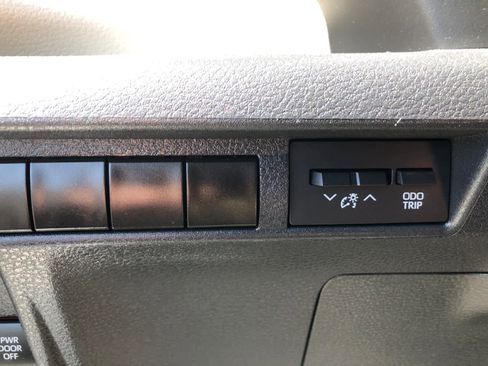 Used 2024 Toyota Sienna Limited AWD/4WD image 11