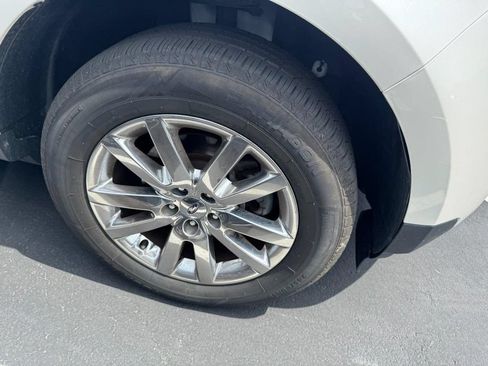 Used 2014 Ford Edge Limited w/ Driver Entry Package FWD image 4