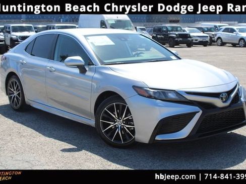 Used 2024 Toyota Camry SE FWD image 1