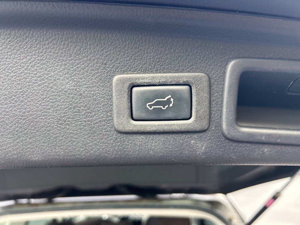 Used 2018 Subaru Forester 2.5i Touring AWD/4WD image 18