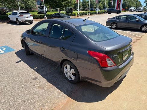 Used 2015 Nissan Versa S FWD image 10