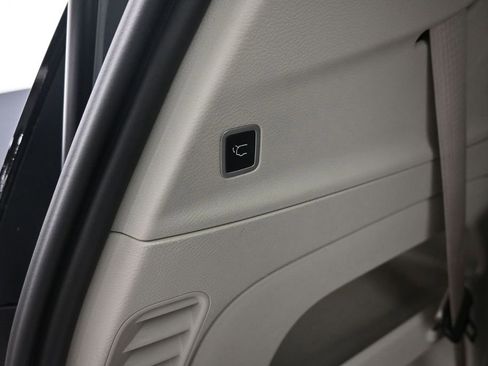 Used 2023 Chrysler Pacifica Touring-L FWD image 14