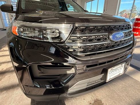 Used 2021 Ford Explorer XLT image 3
