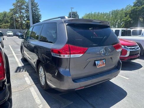 Used 2011 Toyota Sienna XLE w/ Premium Pkg FWD image 7