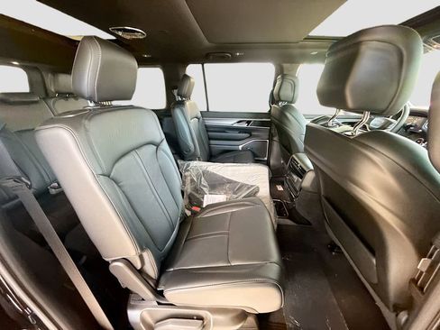 New 2026 Jeep Grand Wagoneer 4WD image 31