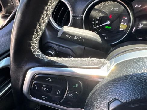 Used 2023 Jeep Wrangler Unlimited Sahara w/ Cold Weather Group AWD/4WD image 19