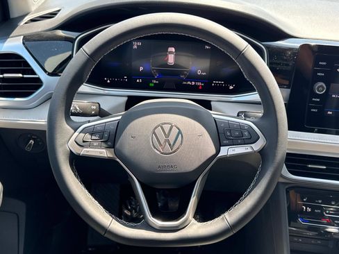 New 2025 Volkswagen Taos SE image 7