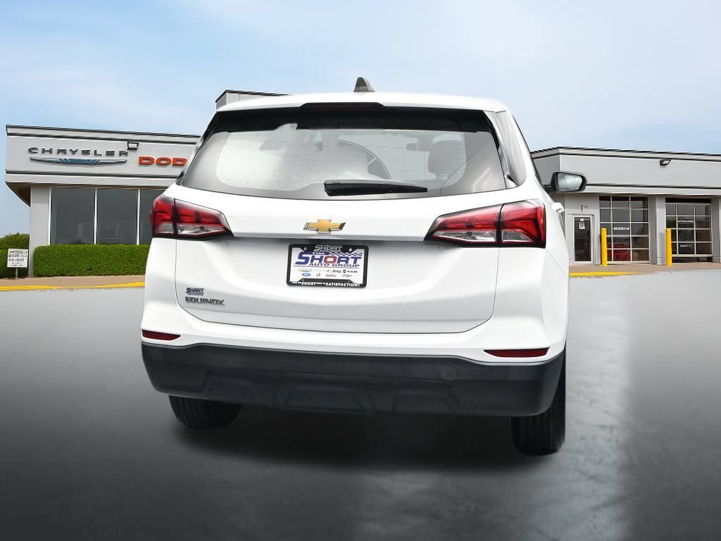 Used 2022 Chevrolet Equinox LS w/ LPO, Floor Liner Package FWD image 4