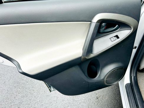 Used 2009 Toyota RAV4 Limited image 27