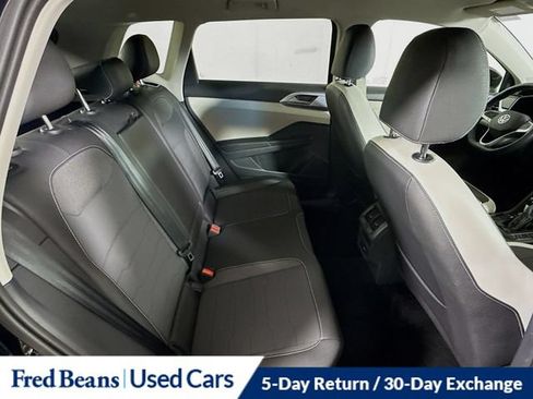 Used 2025 Volkswagen Taos SE AWD/4WD image 32