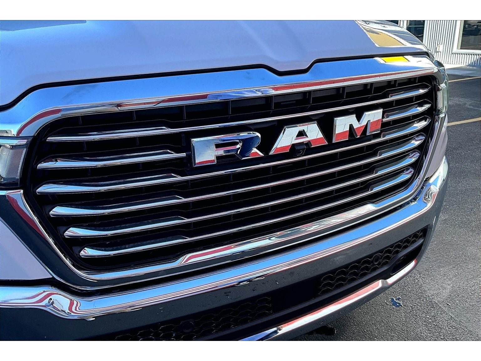 Used 2025 RAM 1500 Laramie AWD/4WD image 31