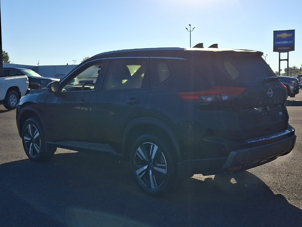 Certified 2025 Nissan Rogue SL w/ Tech Package AWD/4WD image 4