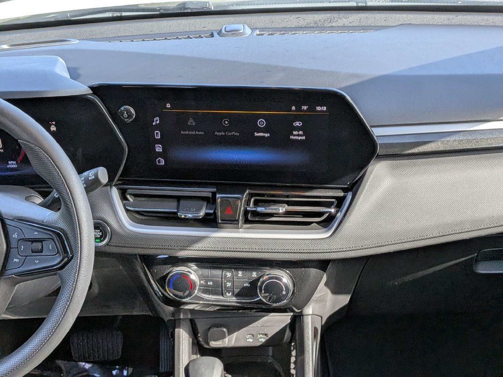 Used 2025 Chevrolet TrailBlazer LT FWD image 15