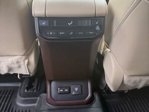 Used 2022 Toyota Highlander Platinum AWD/4WD image 40