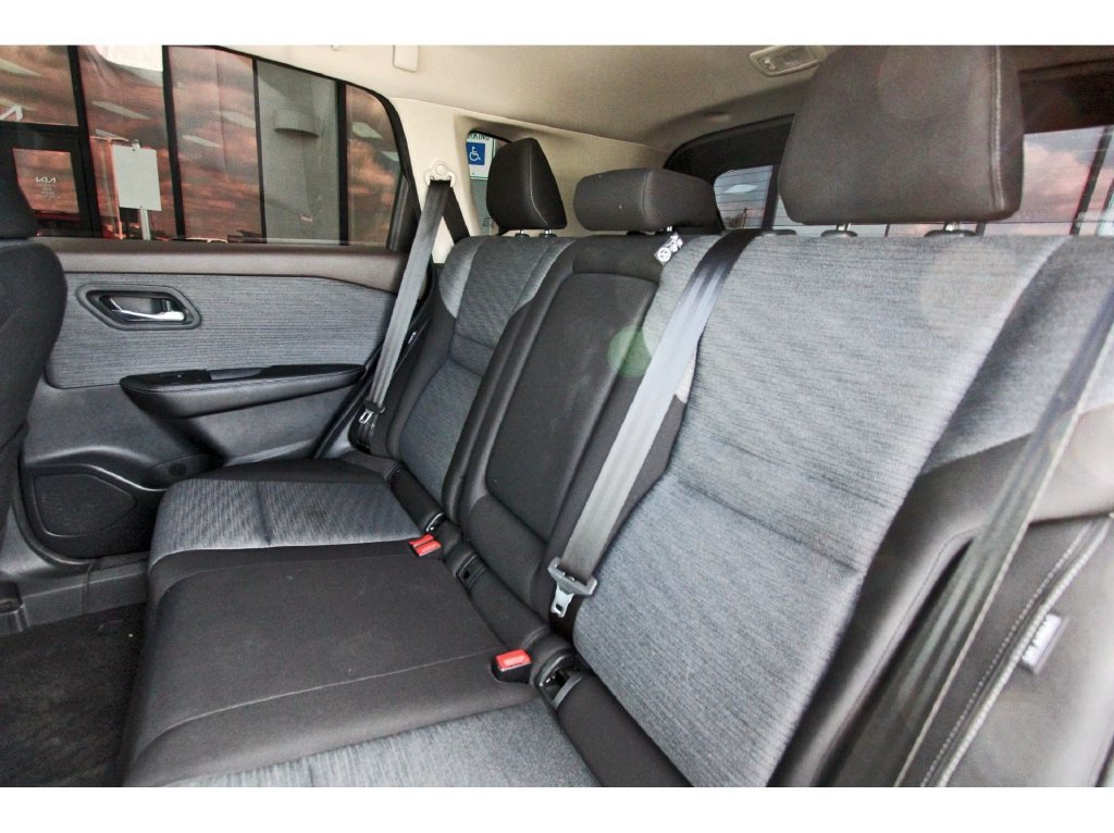 Used 2023 Nissan Rogue SV FWD image 31