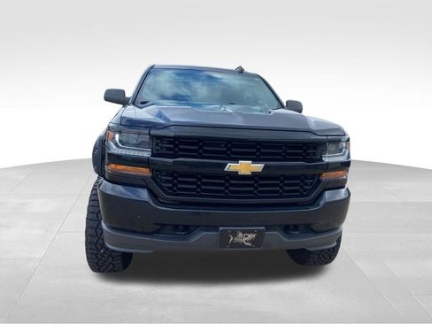 Used 2018 Chevrolet Silverado 1500 Custom w/ Custom Value Package AWD/4WD image 4