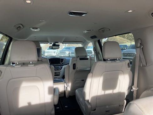 Used 2021 Chrysler Pacifica Touring-L w/ Uconnect Theater Family Group image 11