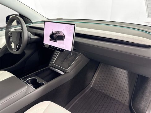 Used 2026 Tesla Model Y Long Range image 48