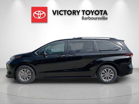 New 2026 Toyota Sienna XLE FWD image 2
