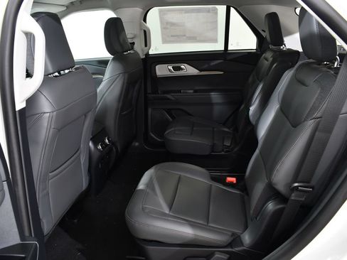 New 2026 Ford Explorer Active w/ Active Comfort Package AWD/4WD image 16