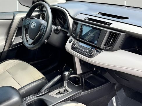 Used 2018 Toyota RAV4 XLE image 6