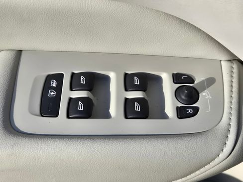 Certified 2025 Volvo XC60 T8 Ultra w/ Protection Package Premier image 24