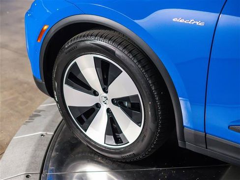 Used 2026 Porsche Macan Electric RWD image 12