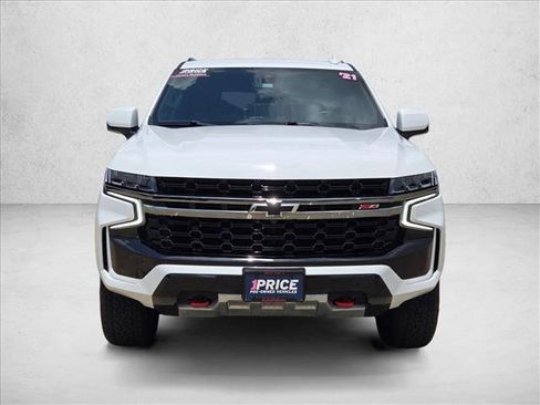 Used 2021 Chevrolet Tahoe Z71 w/ Luxury Package AWD/4WD image 2