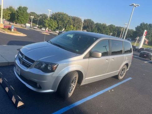 Used 2019 Dodge Grand Caravan GT FWD image 2
