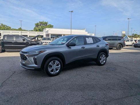 Used 2024 Chevrolet Trax LS w/ Driver Confidence Package image 7