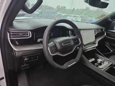 Used 2023 Jeep Wagoneer Series III w/ Premium Group I AWD/4WD image 6