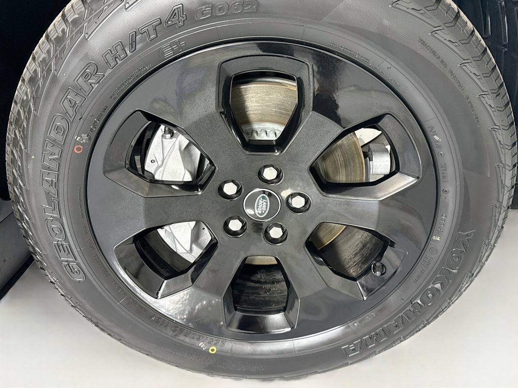 Used 2024 Land Rover Defender 110 S AWD/4WD image 32