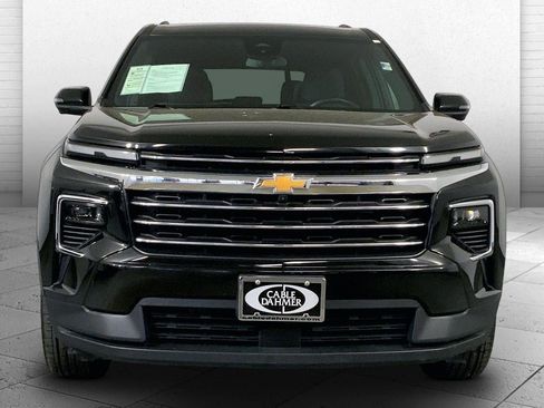 Used 2024 Chevrolet Traverse LT AWD/4WD image 2