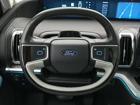 Certified 2025 Ford Expedition Platinum AWD/4WD image 14