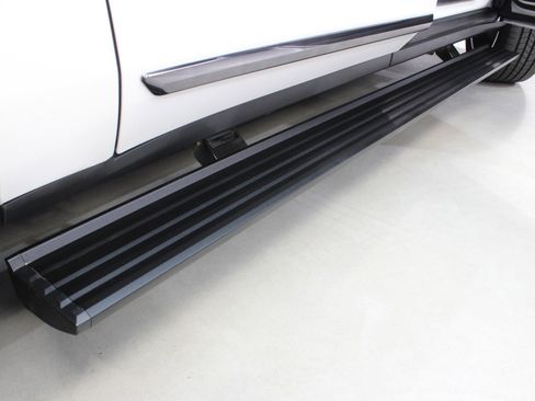 Used 2024 GMC Yukon XL Denali Ultimate image 13